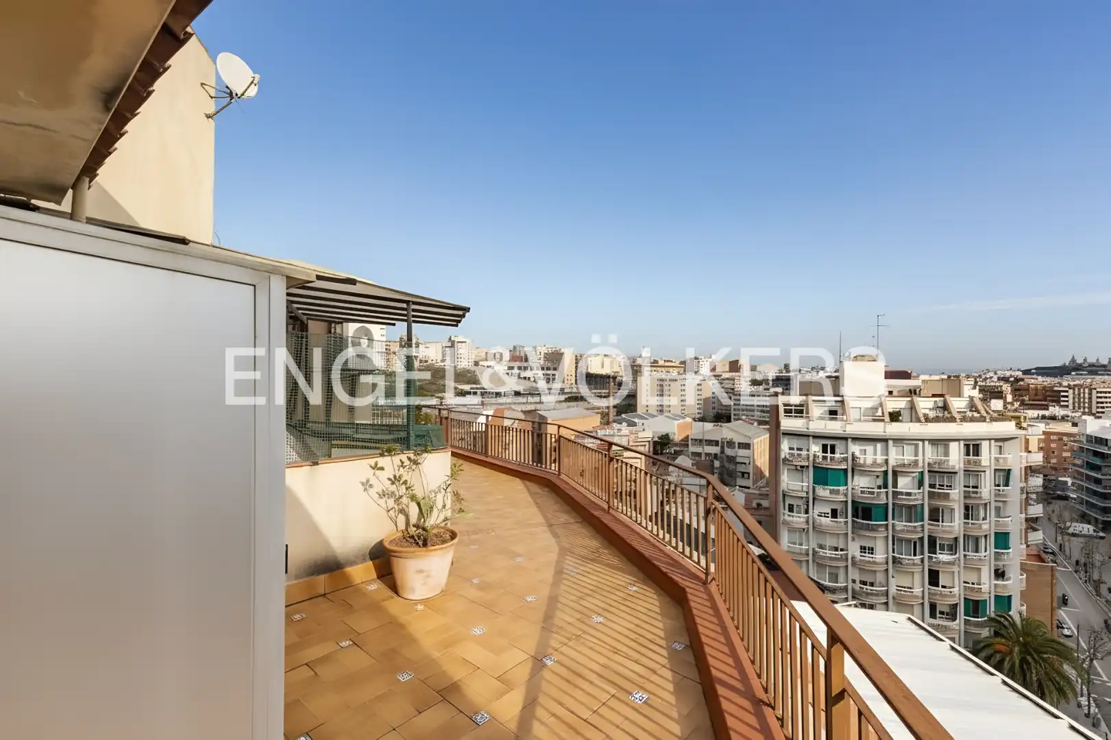 Terrassa de Àtic en venda en L'Hospitalet de Llobregat amb Aire condicionat, Calefacció i Parquet