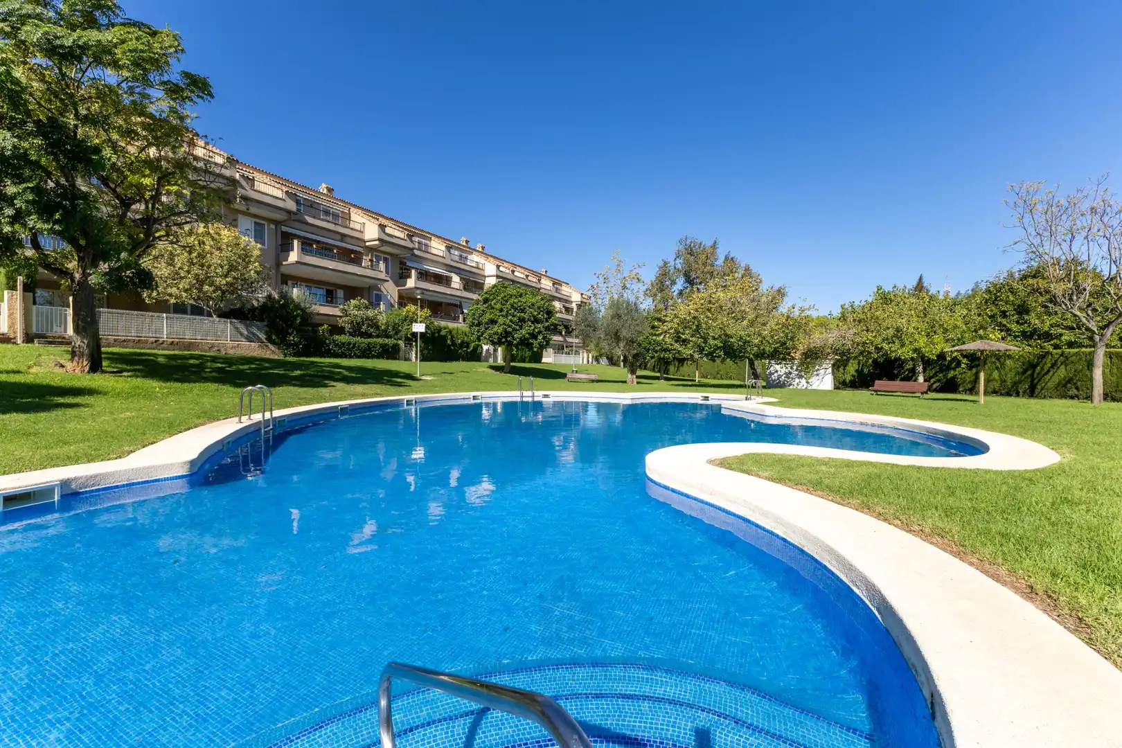 Piscina de Apartamento en venta en Torre en Conill - Cumbres de San Antonio 