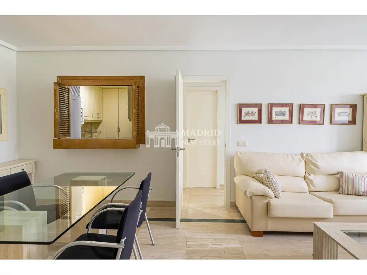 Living room of Flat for rent in Madrid  with Air Conditioner, Heating and Furnished