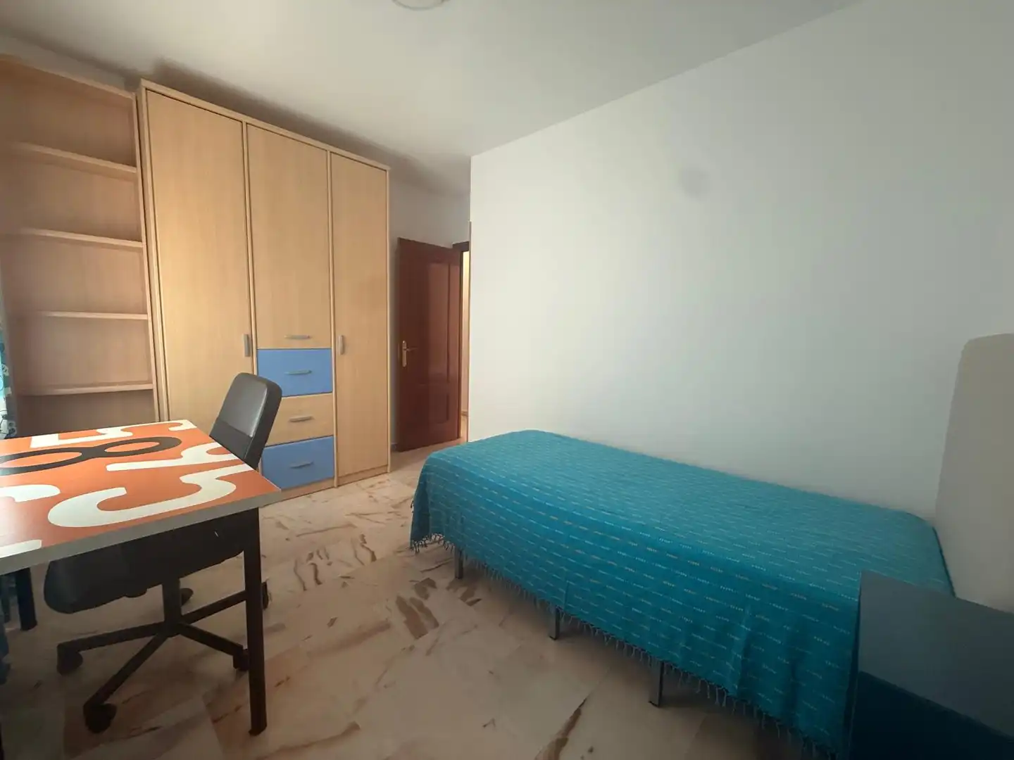 Bedroom of Flat for share in Málaga  with Air Conditioner, Terrace and Furnished