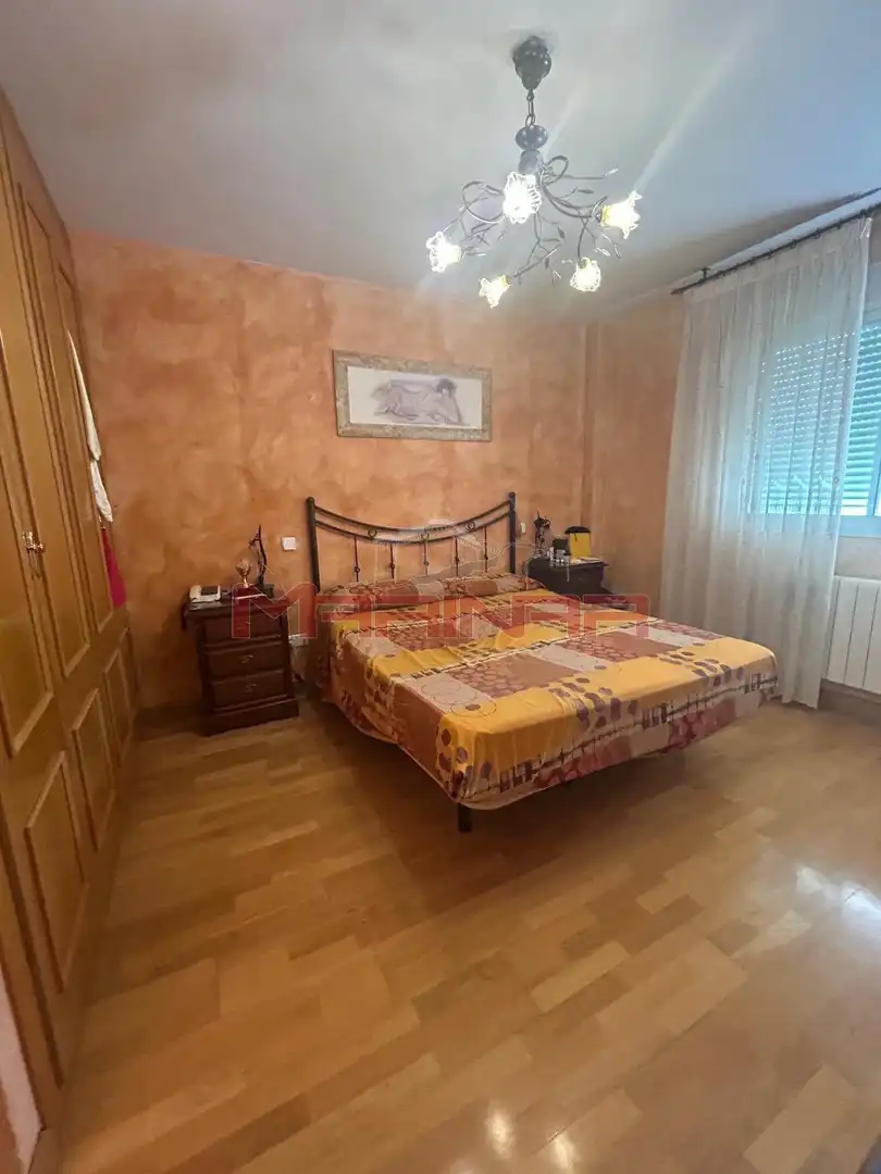 Habitación de Casa adosada en venta en Seseña con Aire acondicionado, Calefacción y Jardín privado