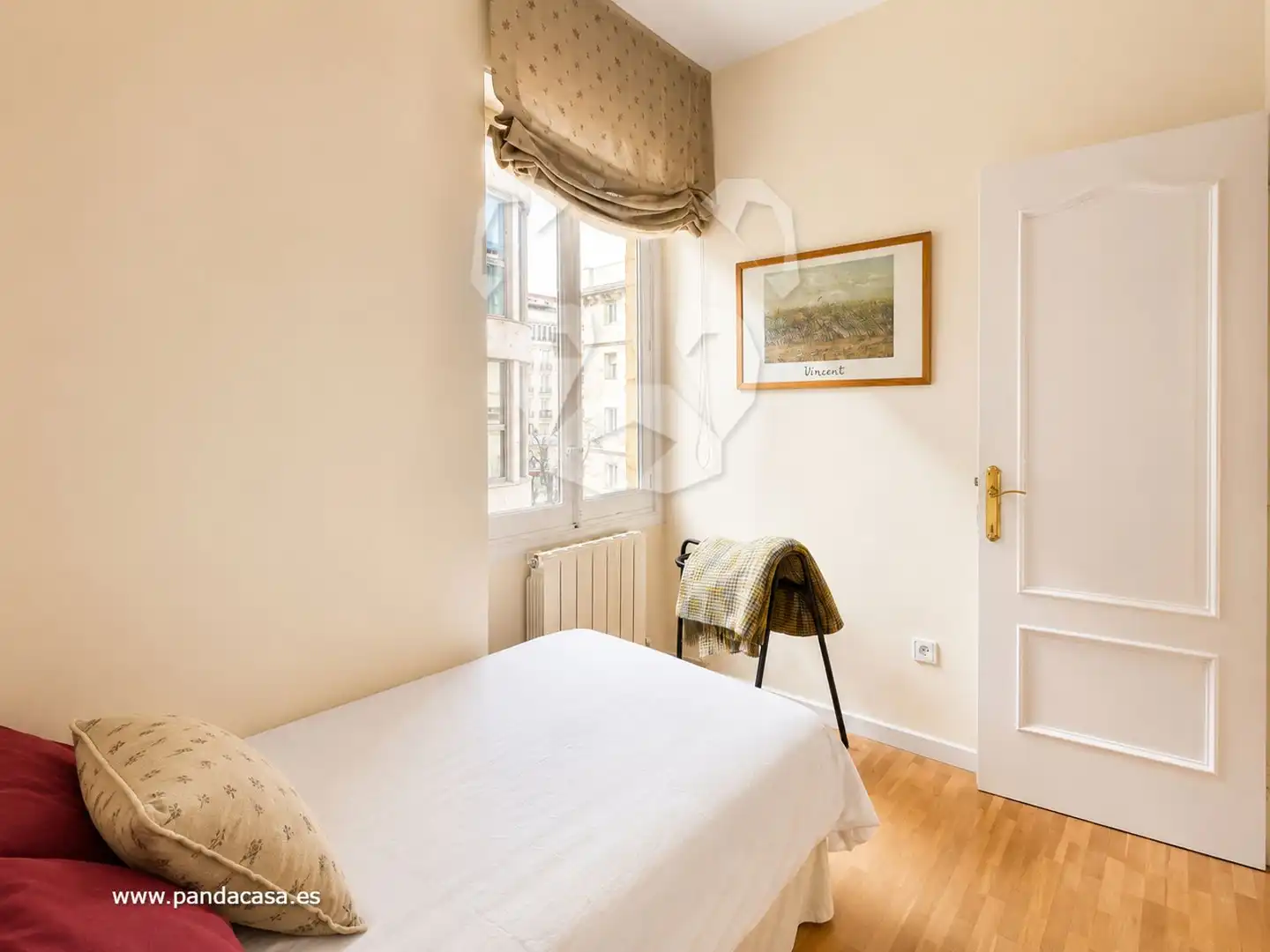 Schlafzimmer von Dachboden zur Miete in Madrid mit Klimaanlage, Heizung und Parkett