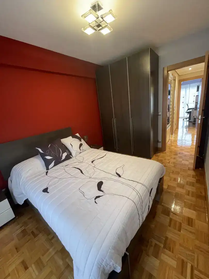 Schlafzimmer von Wohnung zur Miete in  Logroño mit Parkett, Möbliert und Balkon