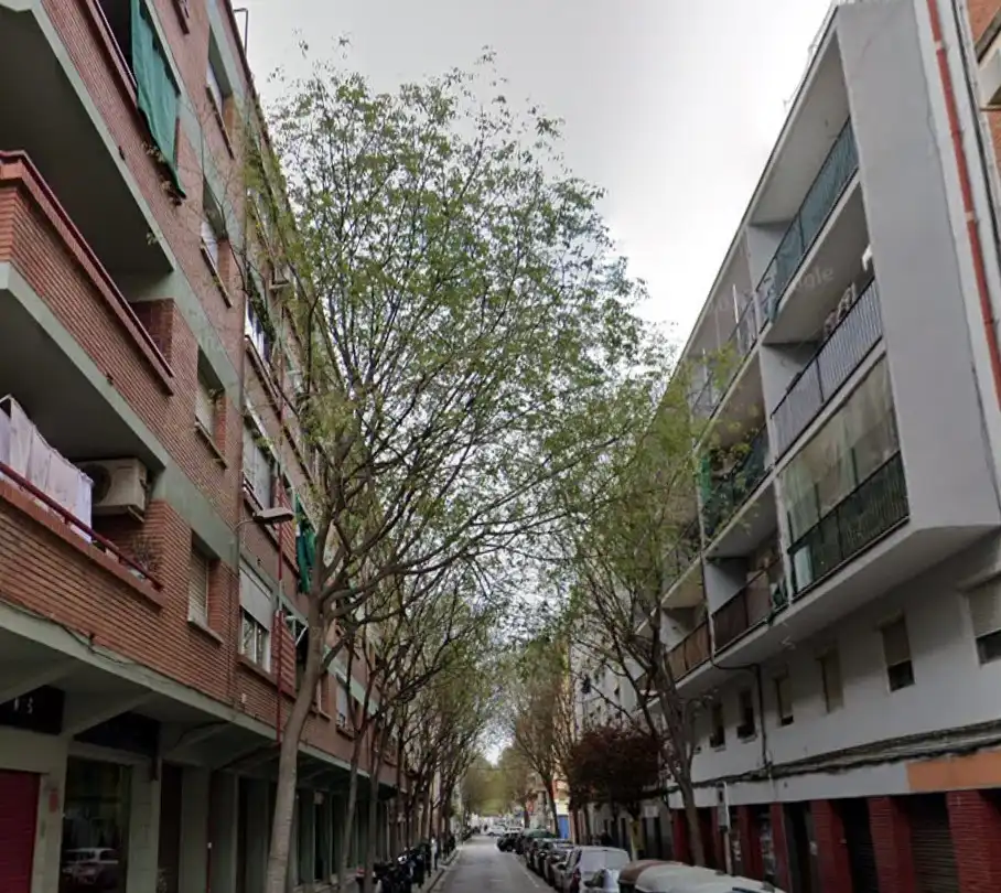 Vista exterior de Piso en venta en L'Hospitalet de Llobregat