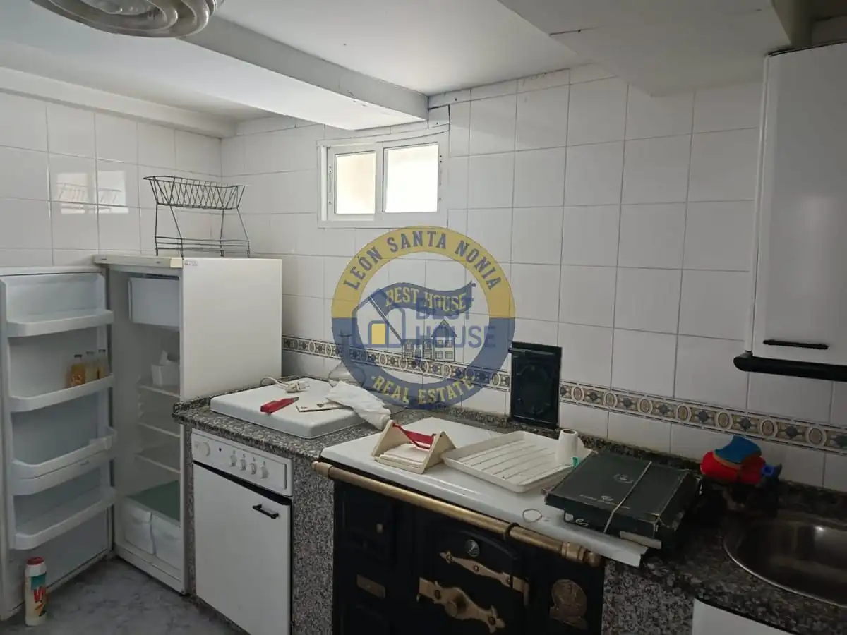 Cocina de Finca rústica en venta en León Capital  con Calefacción y Parquet