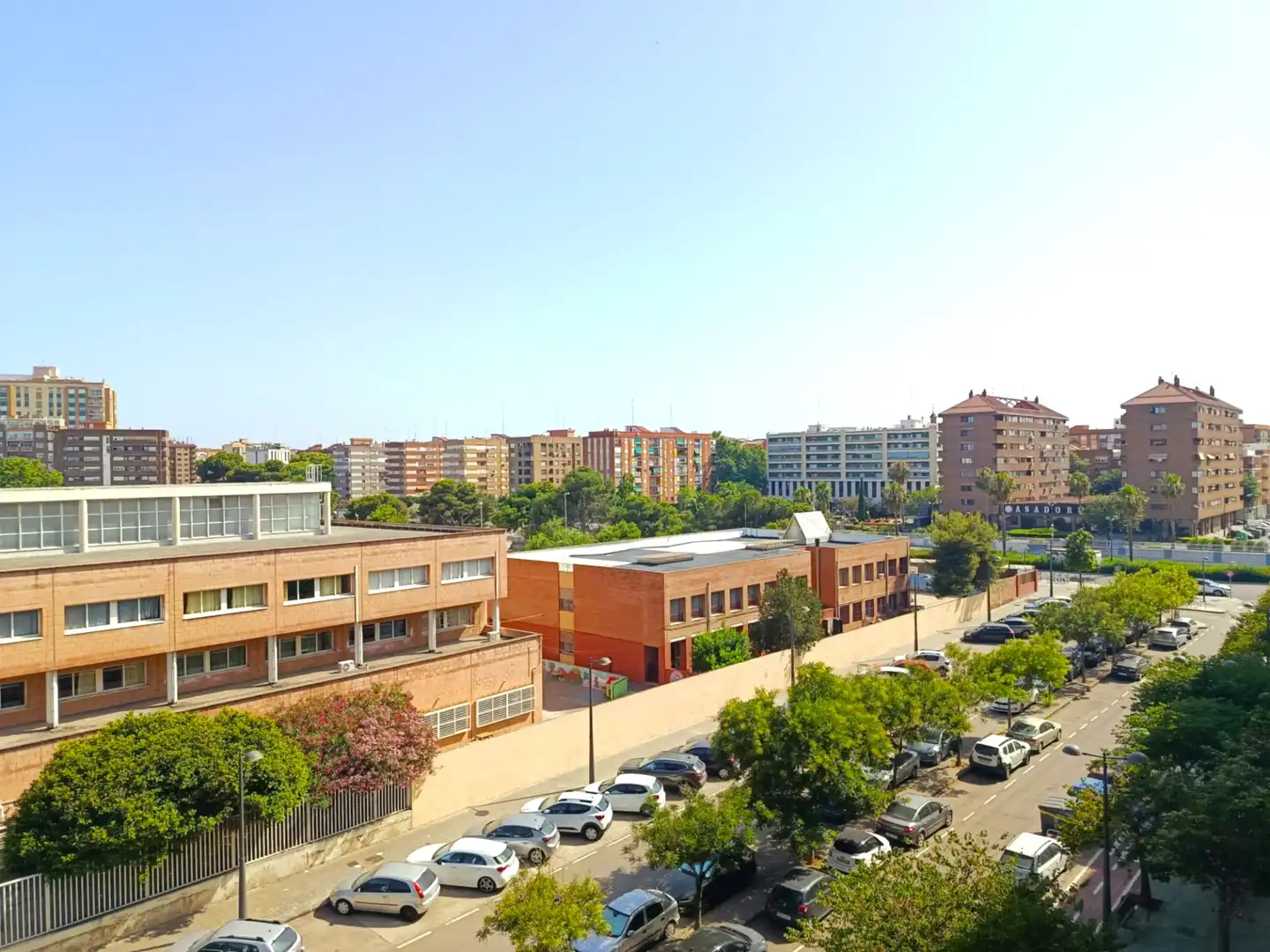 Vista exterior de Piso en venta en Valencia con Balcón y Alarma