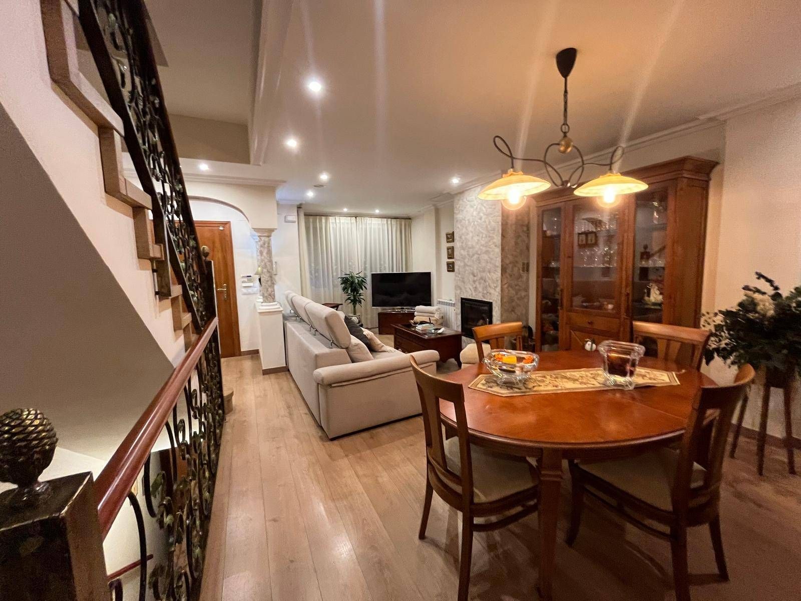 Living room of House or chalet for sale in Elche / Elx  with Air Conditioner, Parquet flooring and Terrace