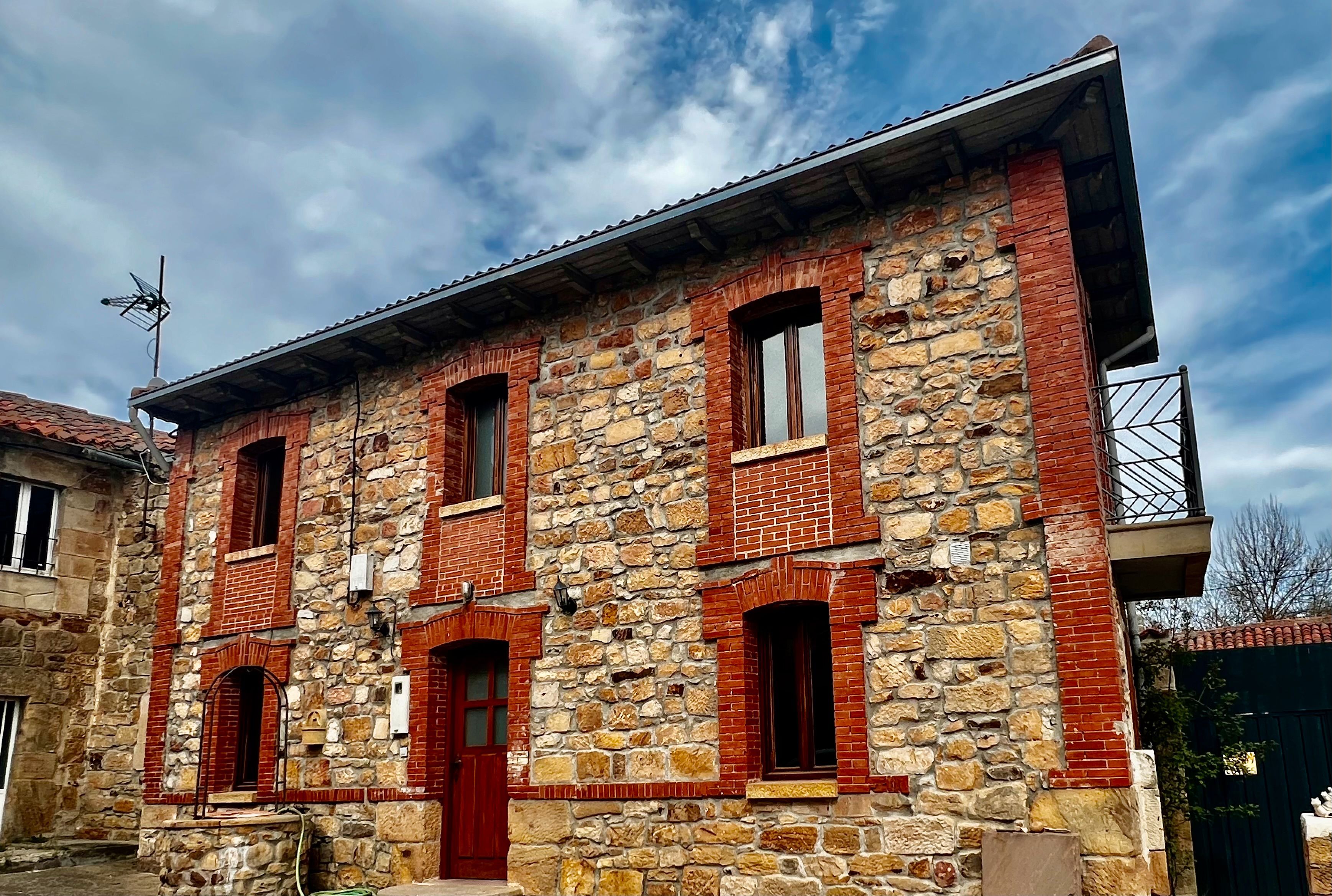 Vista exterior de Finca rústica en venda en Pomar de Valdivia amb Calefacció, Parquet i Moblat