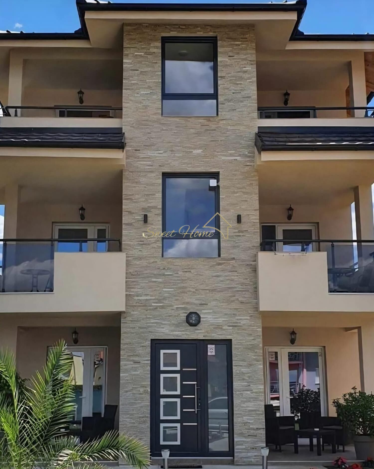 Vista exterior de Edifici en venda en Canet de Mar