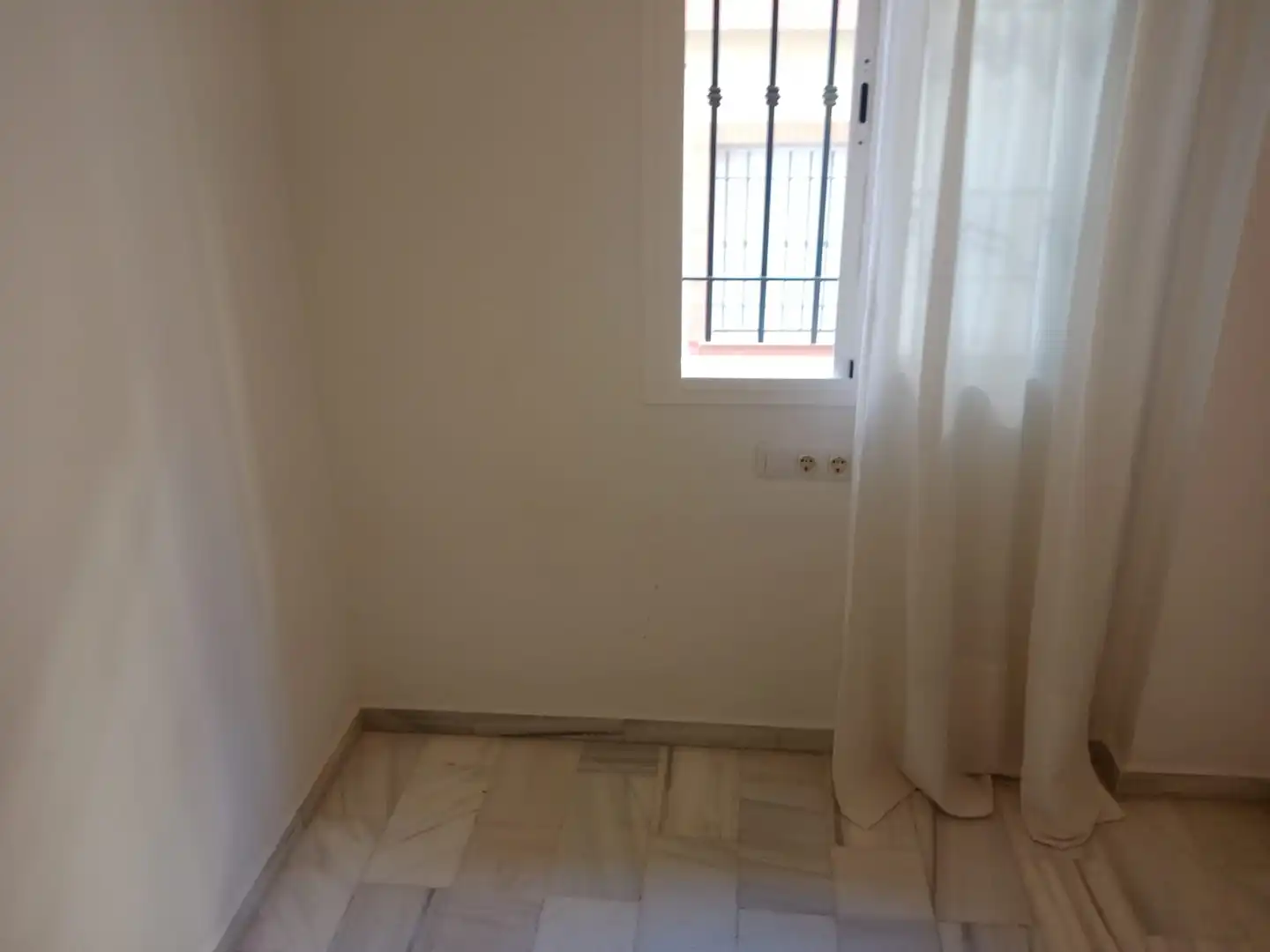 Habitación de Piso en venta en Salteras con Aire acondicionado, Amueblado y Horno