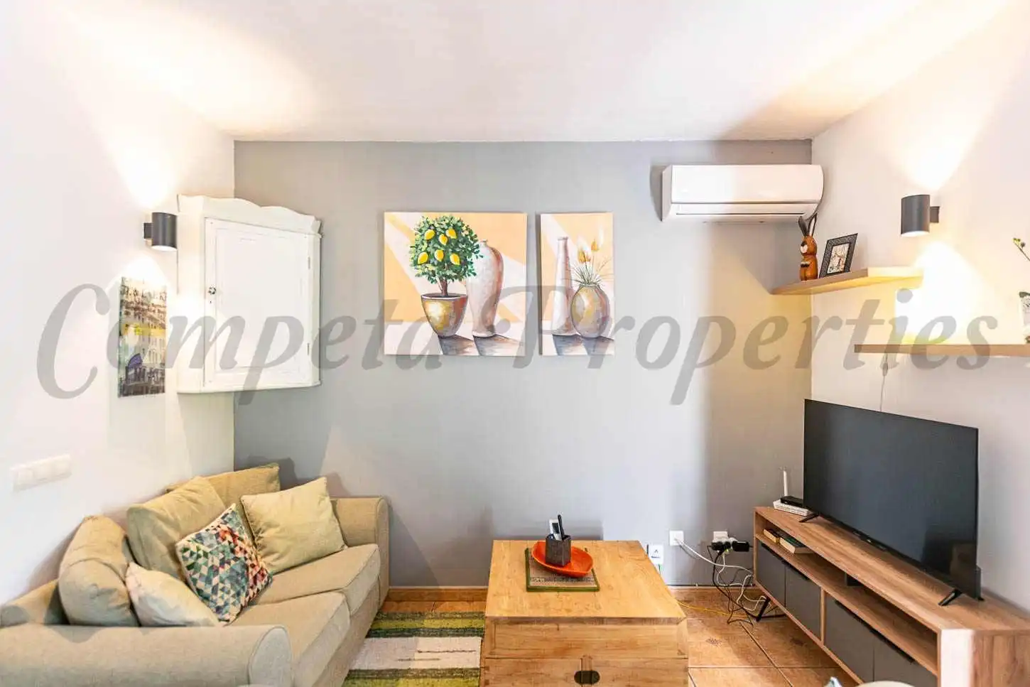 Sala d'estar de Casa o xalet en venda en Cómpeta amb Jardí privat i Terrassa