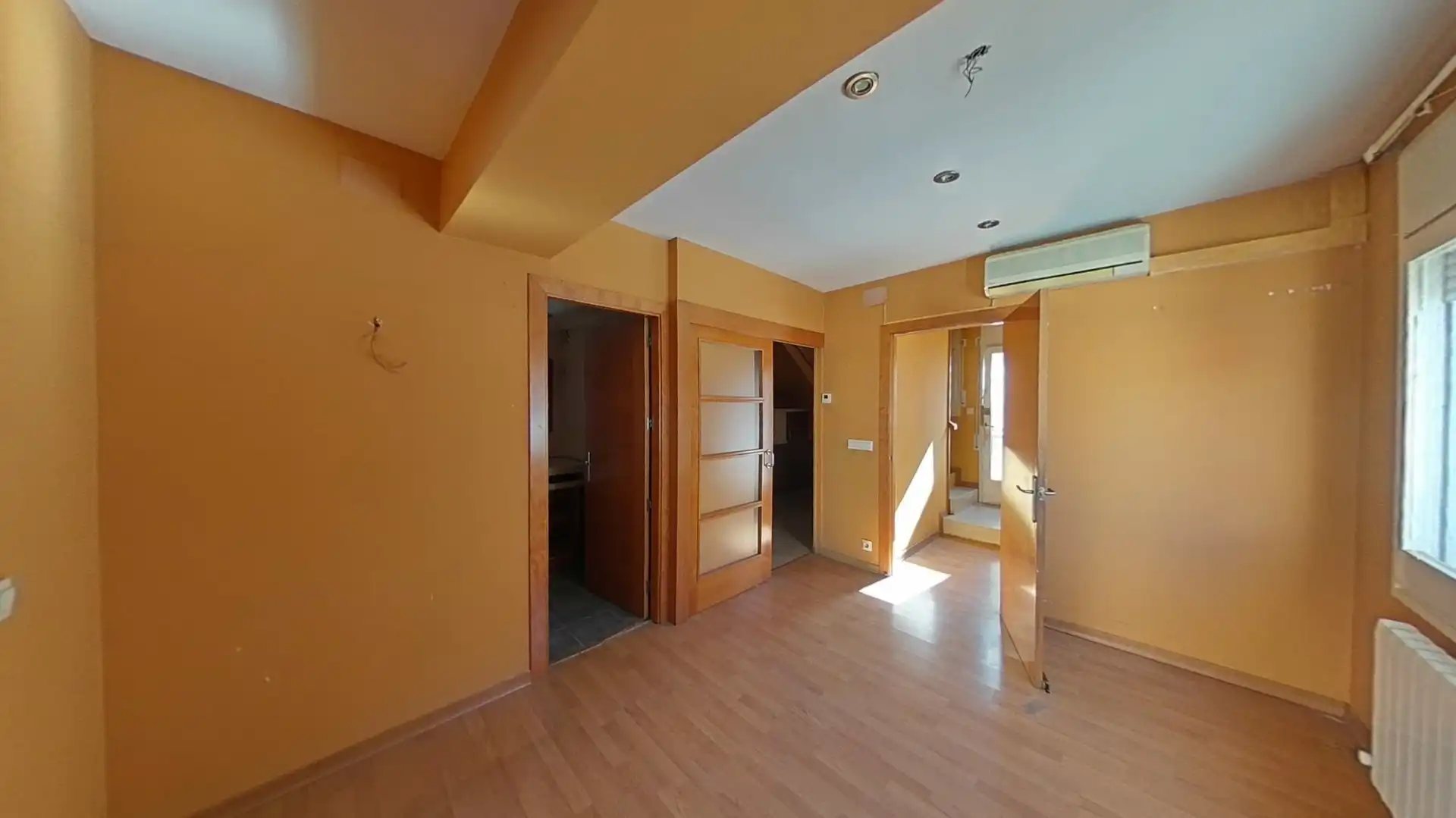 Casa adosada en venta en Olot con Balcón