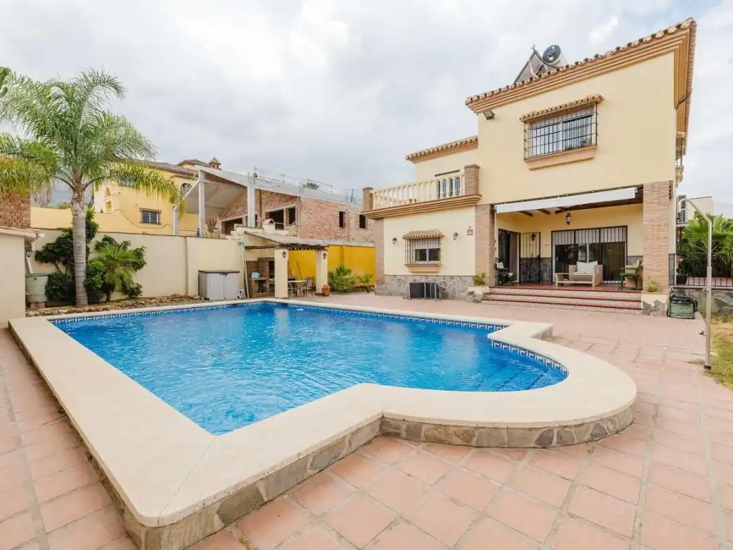 Piscina de Casa o xalet en venda en Alhaurín El Grande amb Aire condicionat, Calefacció i Jardí privat