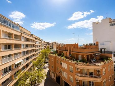 Pis amb balcó en venda a Calle COLUBI