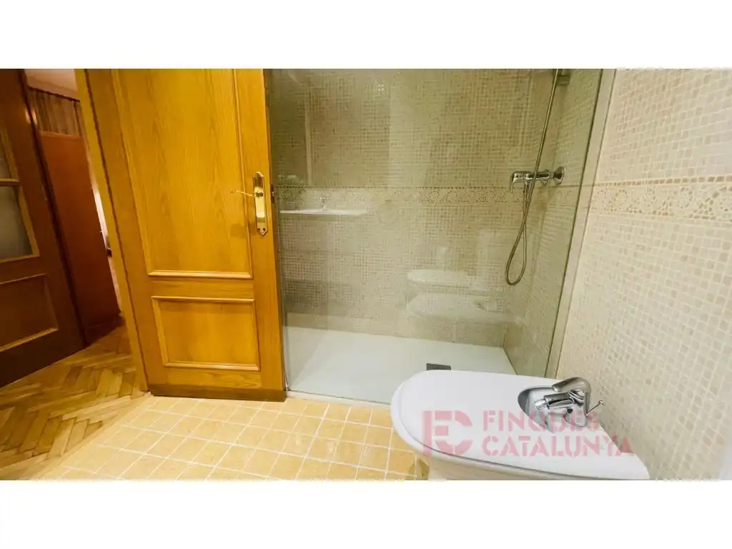 Badezimmer von Wohnung zum Verkauf in Girona