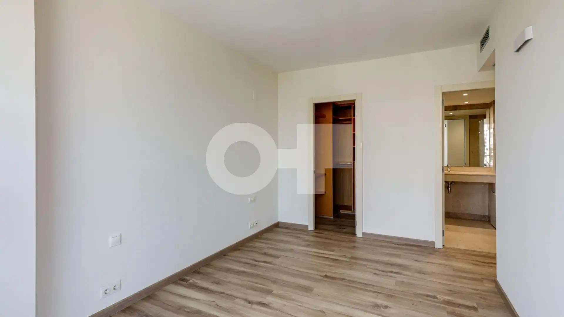 Schlafzimmer von Wohnungen zum Verkauf in Barcelona mit Heizung, Terrasse und Abstellraum