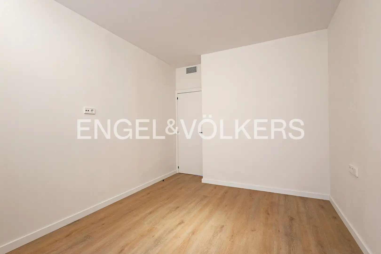 Piso en venta en Barcelona con Aire acondicionado, Calefacción y Balcón