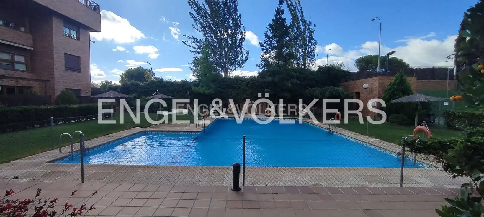 Swimming pool of Flat for rent in Madrid  with Air Conditioner, Heating and Parquet flooring