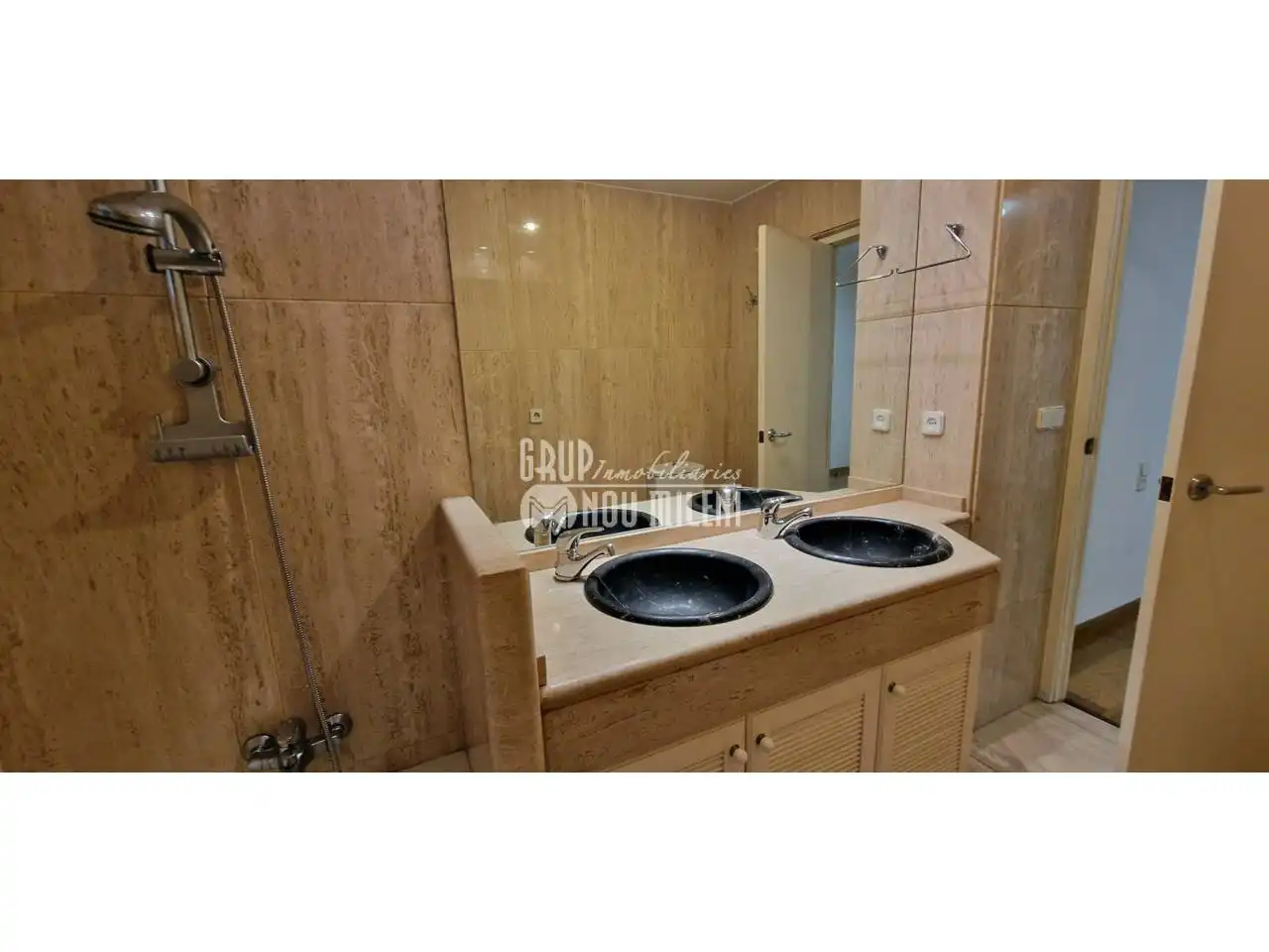 Badezimmer von Wohnung zum Verkauf in Catarroja mit Klimaanlage, Heizung und Parkett