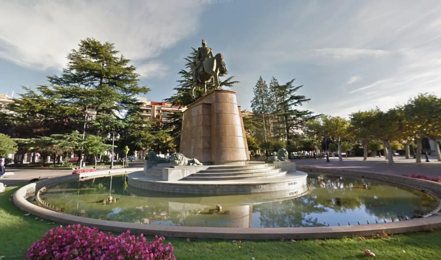 Vista exterior de Edificio en venta en  Logroño