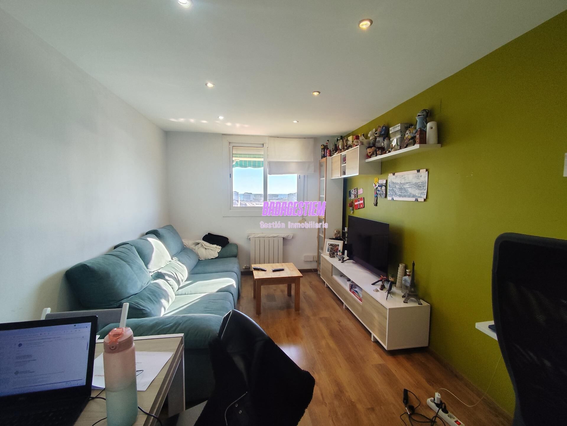 Living room of Flat for sale in Badalona  with Air Conditioner, Heating and Parquet flooring