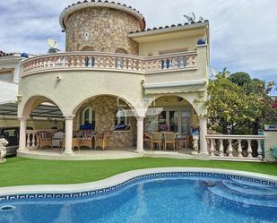 Vista exterior de Casa o xalet en venda en Empuriabrava amb Aire condicionat, Terrassa i Balcó