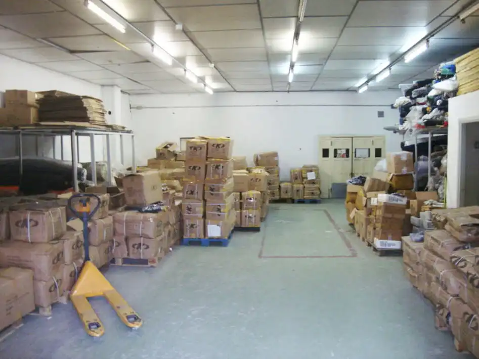 Industrial buildings for sale in Centre