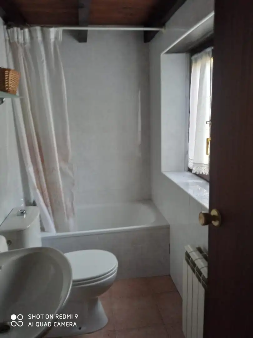 Bany de Casa o xalet en venda en Pesaguero amb Calefacció, Terrassa i Moblat