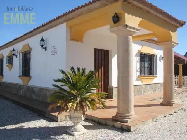 Außenansicht von Haus oder Chalet zum Verkauf in Ronda mit Privatgarten, Schwimmbad und Ofen