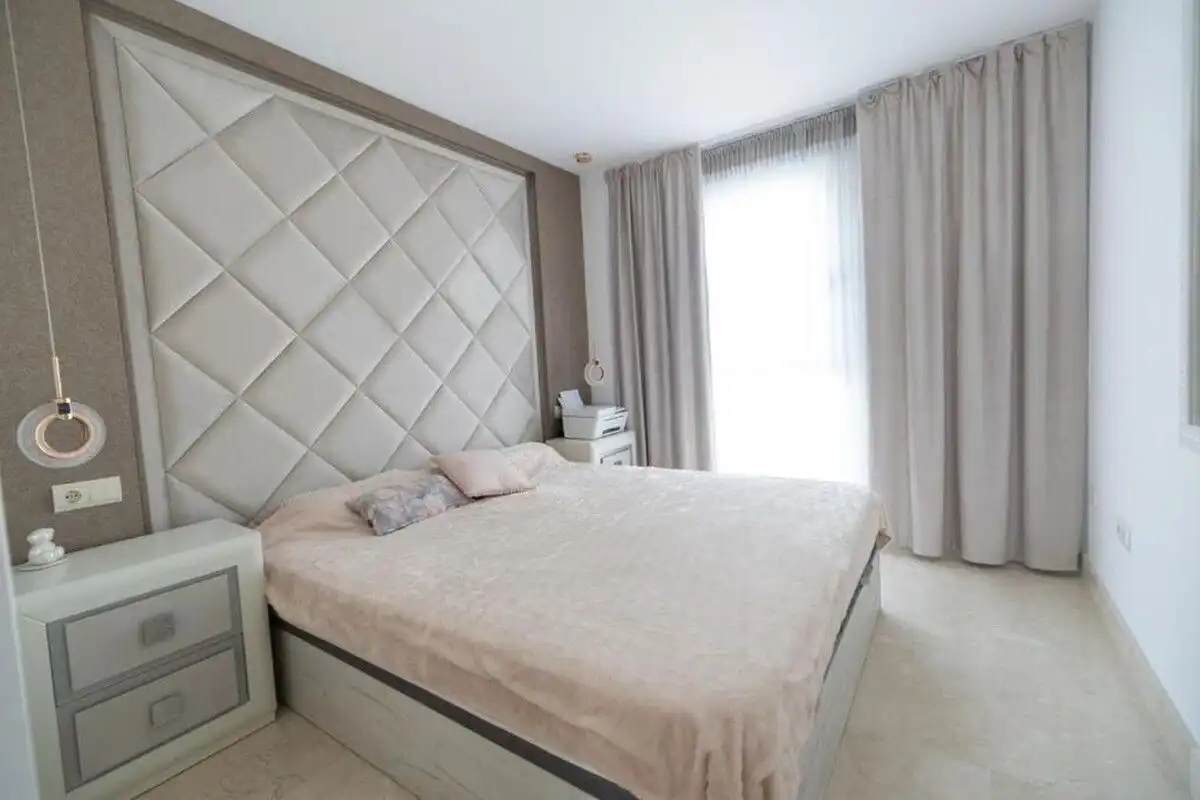 Schlafzimmer von Wohnungen zur Miete in Manilva mit Klimaanlage, Heizung und Terrasse