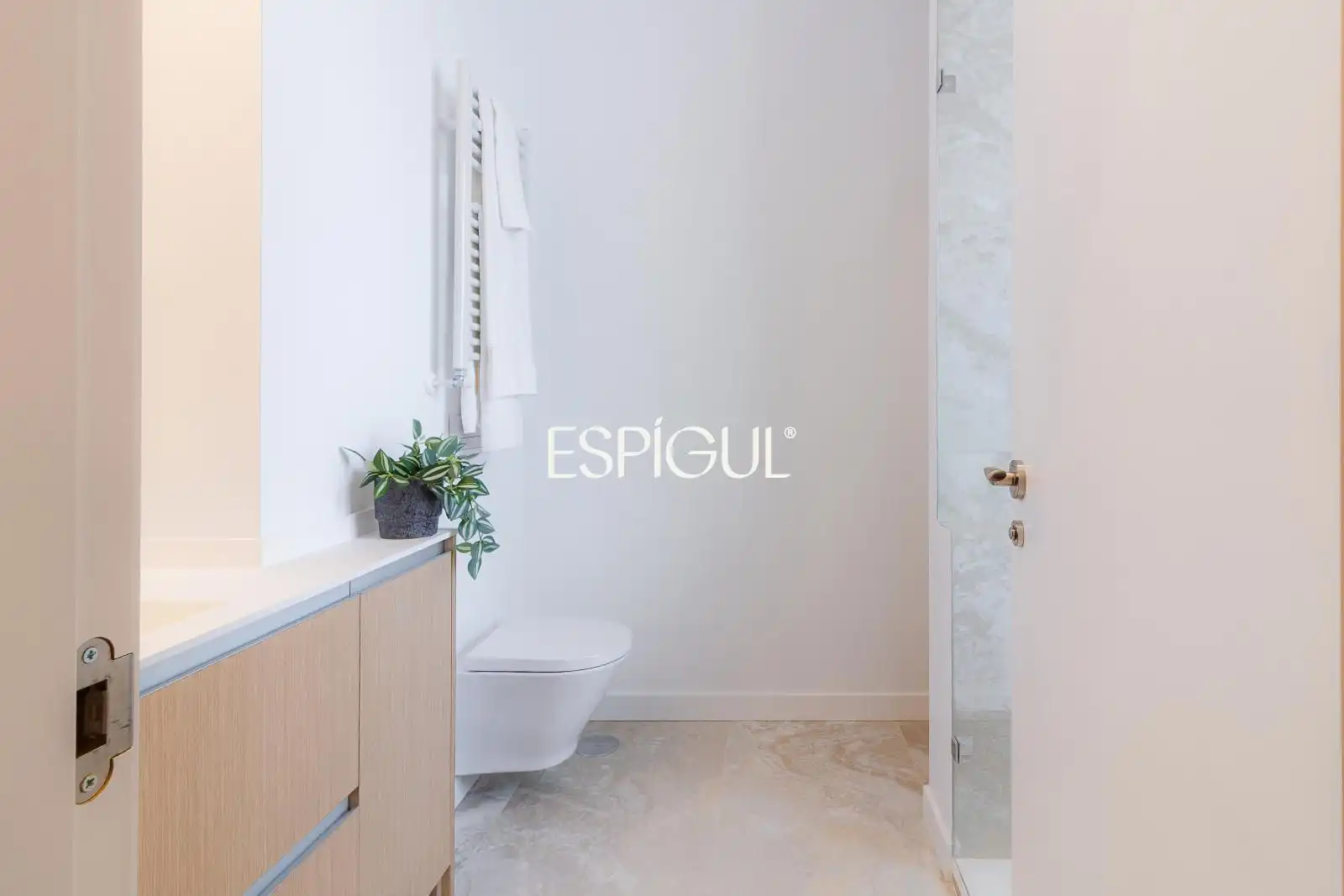 Badezimmer von Dachboden zum Verkauf in Madrid mit Klimaanlage, Heizung und Terrasse