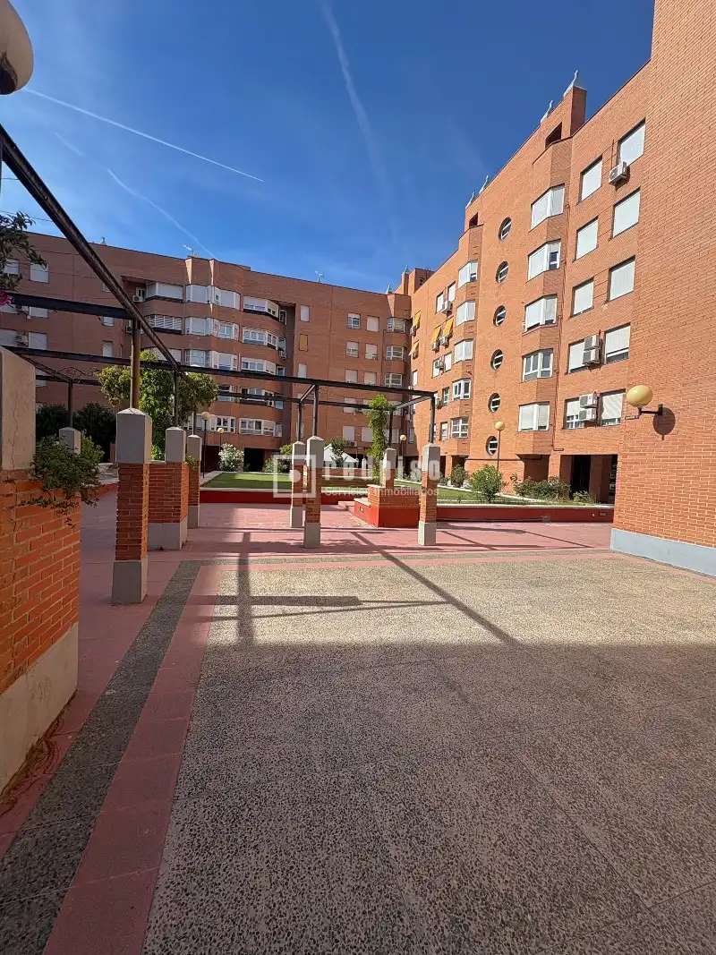 Vista exterior de Piso en venta en Madrid con Terraza y Trastero
