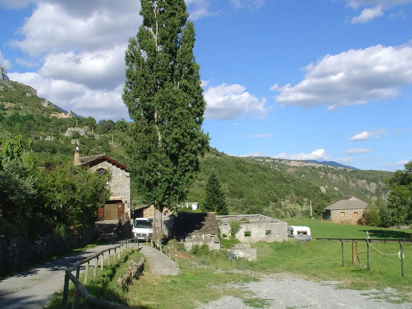 Vista exterior de Finca rústica en venda en El Pueyo de Araguás