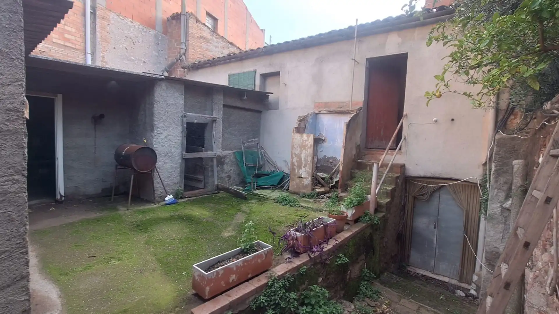 Jardí de Casa adosada en venda en Olesa de Montserrat amb Balcó