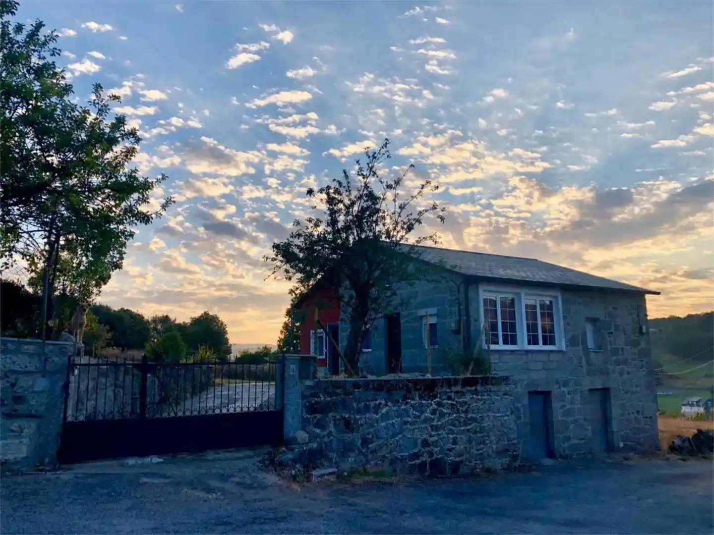 Vista exterior de Casa o chalet en venta en A Veiga  con Jardín privado, Parquet y Amueblado