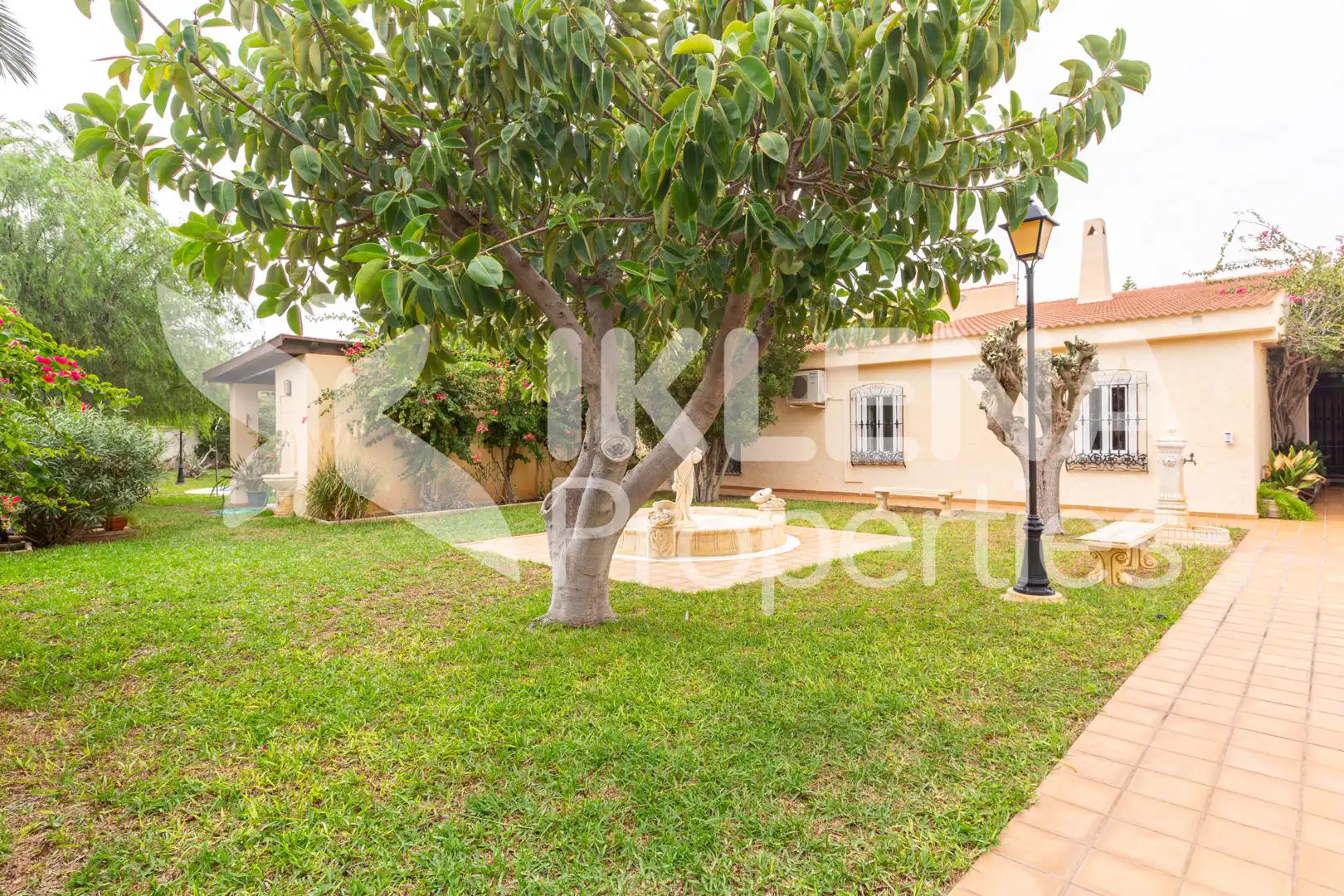 Garden of Houses for sale in Roquetas de Mar  with Air Conditioner, Private garden and Terrace