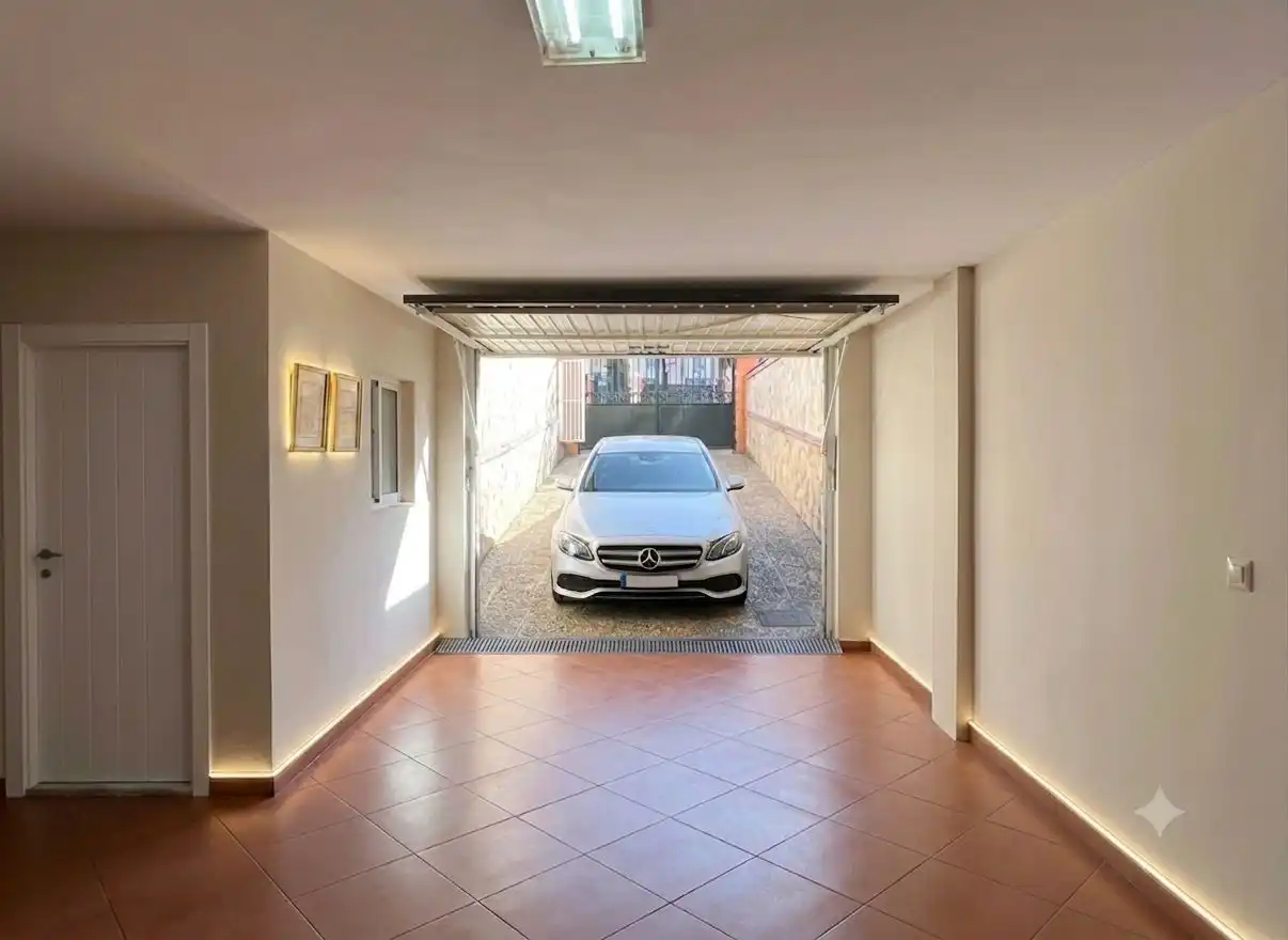 Aparcament de Casa o xalet en venda en Mijas amb Jardí privat, Terrassa i Traster