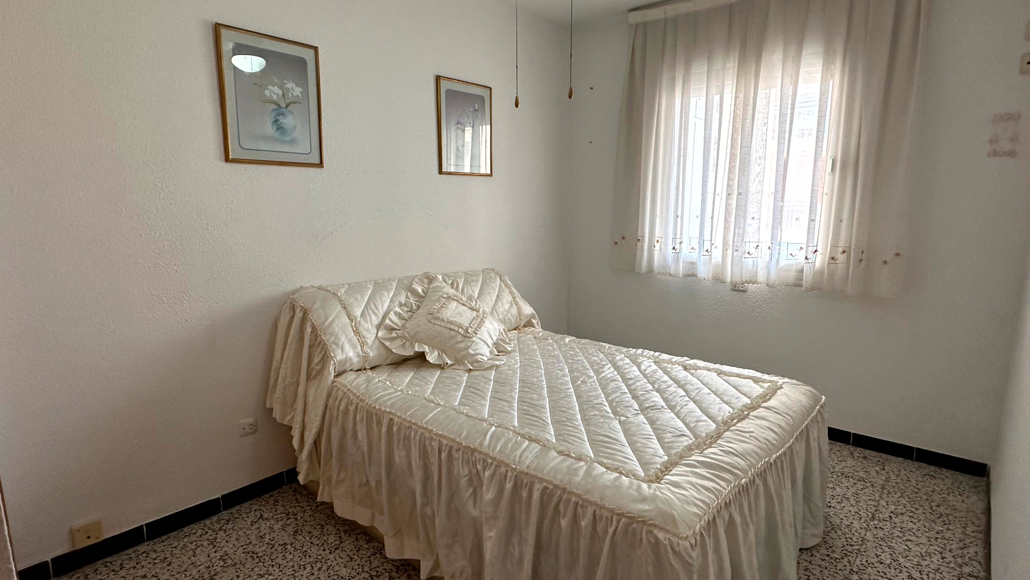 Dormitori de Apartament en venda en Gandia amb Aire condicionat, Terrassa i Moblat