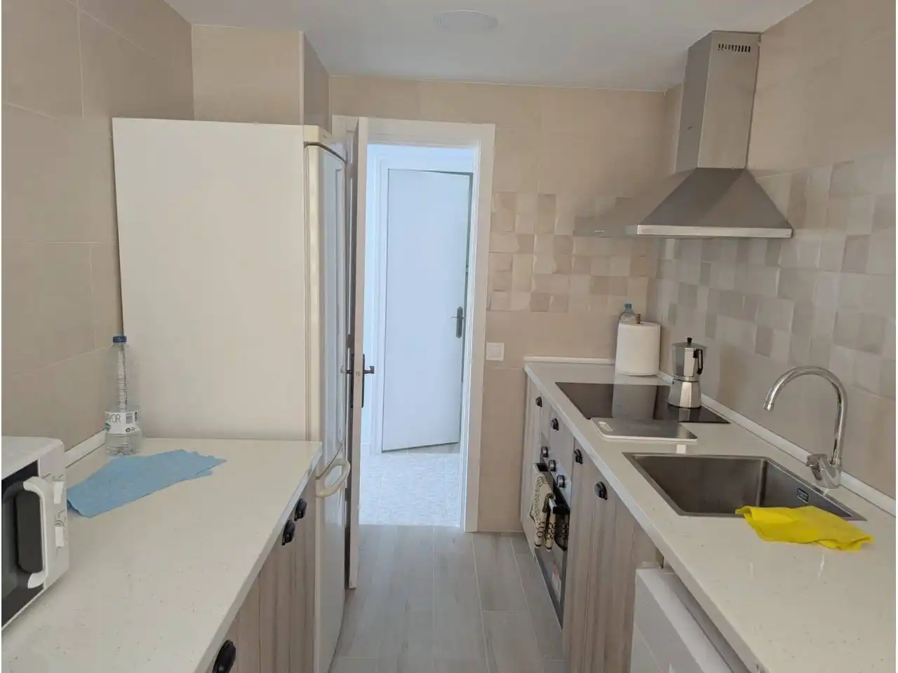 Cocina de Piso de alquiler en Vilanova i la Geltrú con Jardín privado, Terraza y Amueblado
