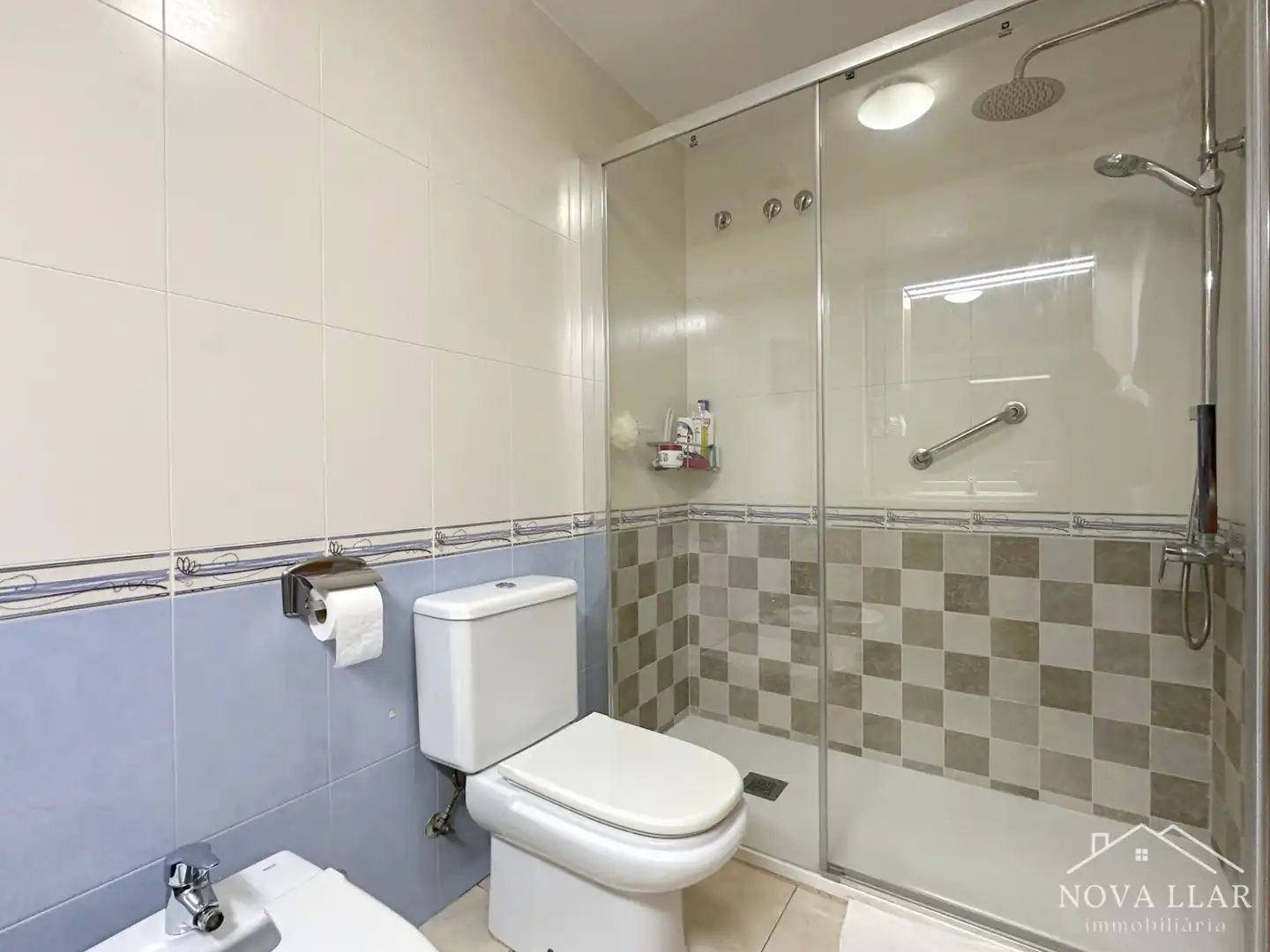 Baño de Dúplex en venta en Ripoll con Calefacción, Terraza y Horno