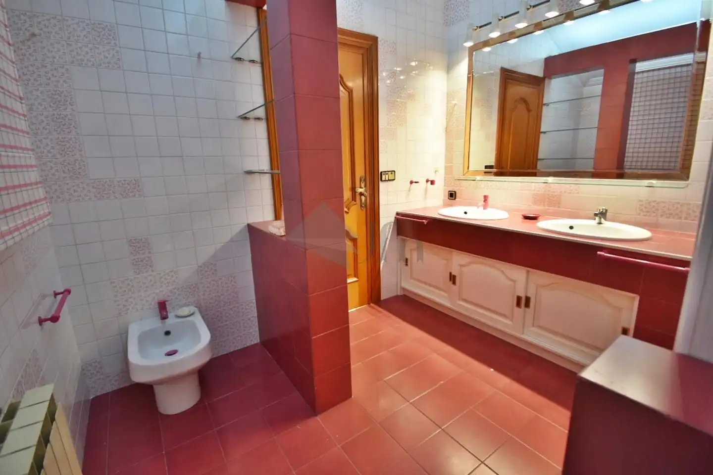 Bany de Casa o xalet en venda en Íscar amb Calefacció, Parquet i Piscina