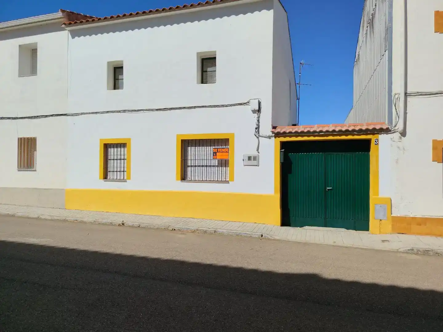Vista exterior de Planta baixa en venda en Zarza-Capilla amb Aire condicionat, Traster i Moblat