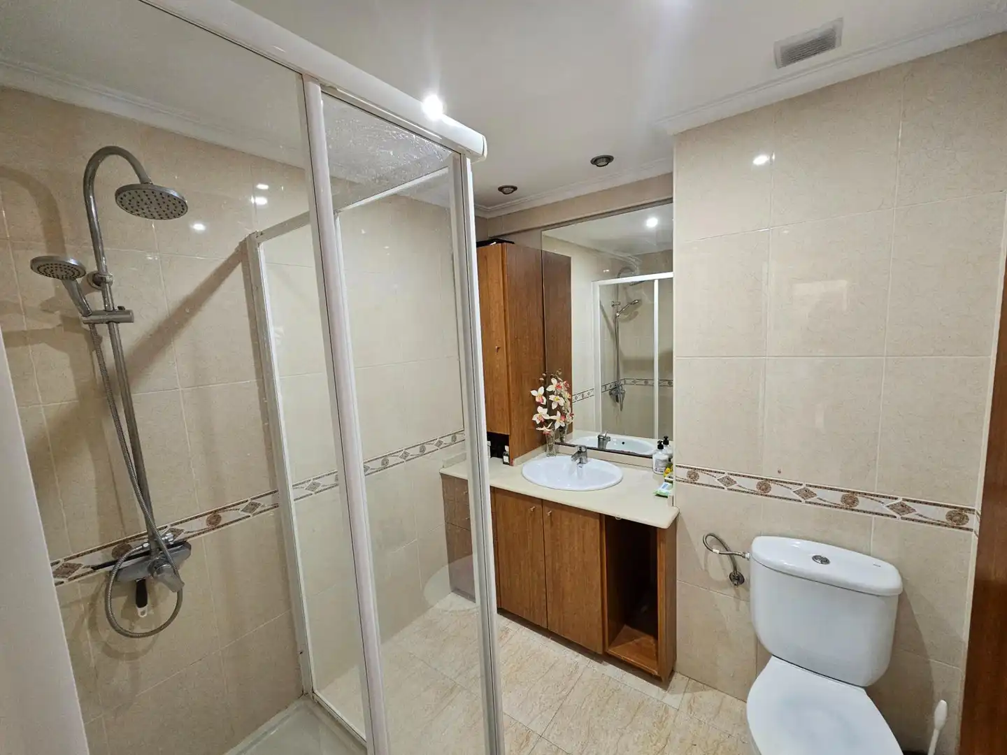 Baño de Piso en venta en Valencia con Aire acondicionado
