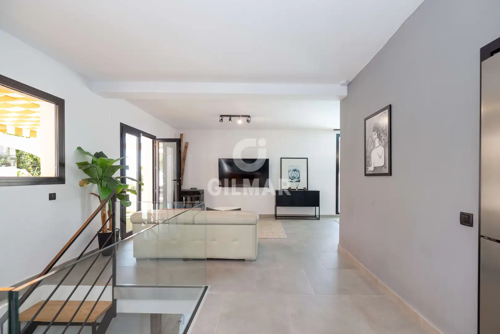 Sala d'estar de Casa o xalet en venda en Benalmádena amb Jardí privat i Piscina