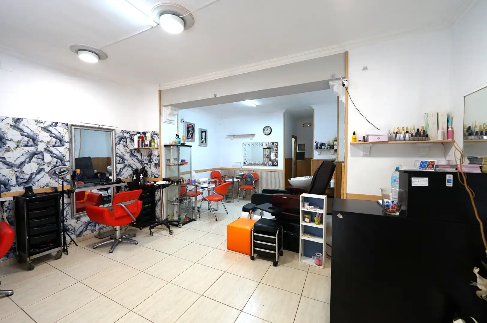 Local comercial en traspàs a Carrer de Emilia Pardo Bazán 14, imagen 3