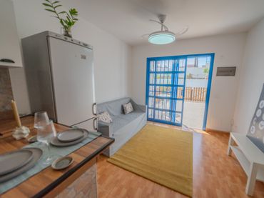 Casa amb balcó en venda a Avenida Touroperador Neckermann 3
