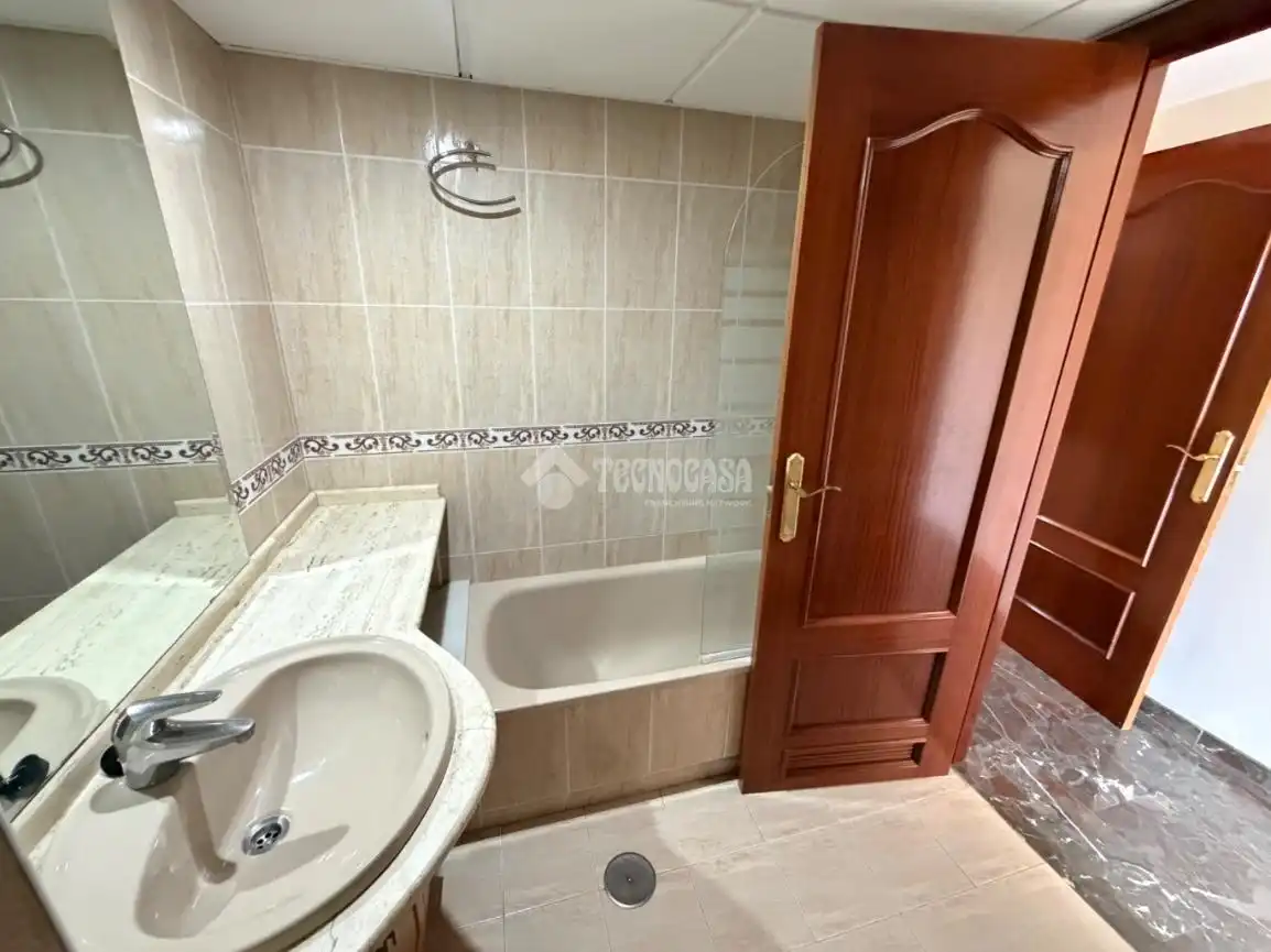 Badezimmer von Wohnung zum Verkauf in Jaén mit Terrasse