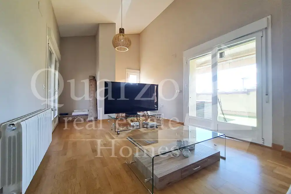 Sala de estar de Casa adosada en venta en Plasencia con Calefacción, Terraza y Balcón