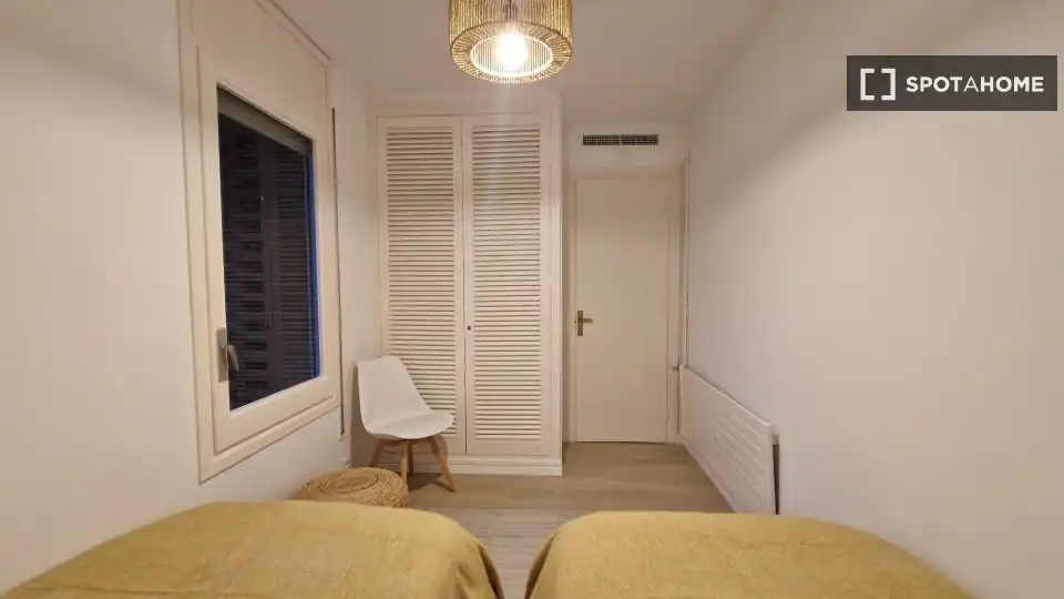 Dormitori de Apartament per a compartir en Gavà amb Aire condicionat, Terrassa i Moblat