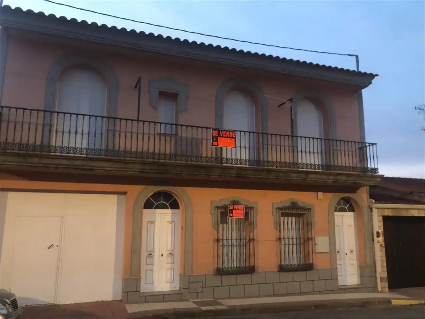 Vista exterior de Pis en venda en Corte de Peleas